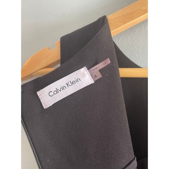 Black Sleeveless Dress with Gathered Waist Detail 4 - Picture 5 of 6